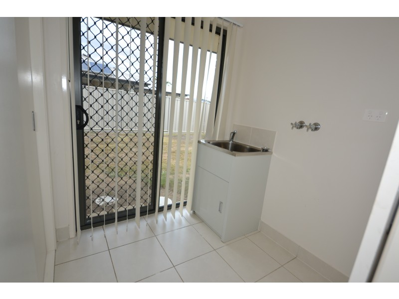 64 Bronco Cres, Gracemere QLD 4702