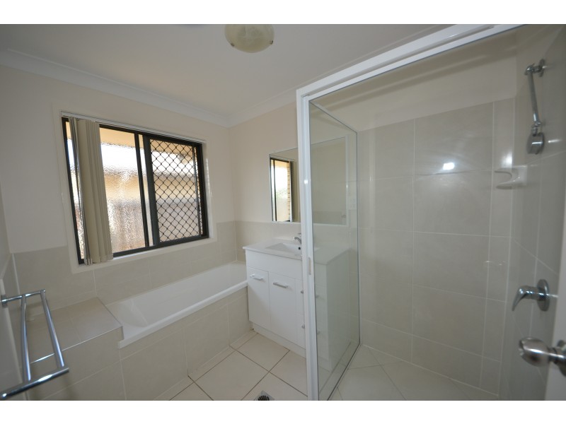 64 Bronco Cres, Gracemere QLD 4702