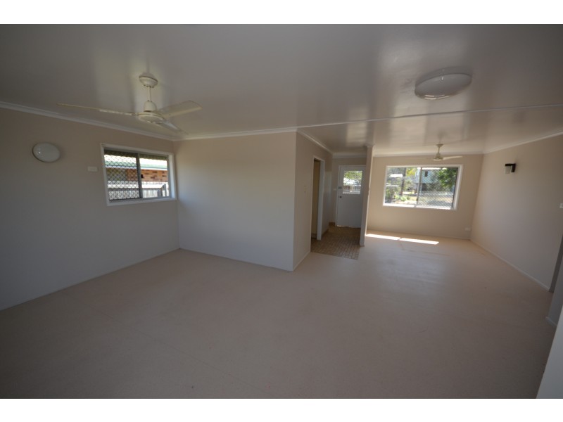 16 Buxton Dr, Gracemere QLD 4702