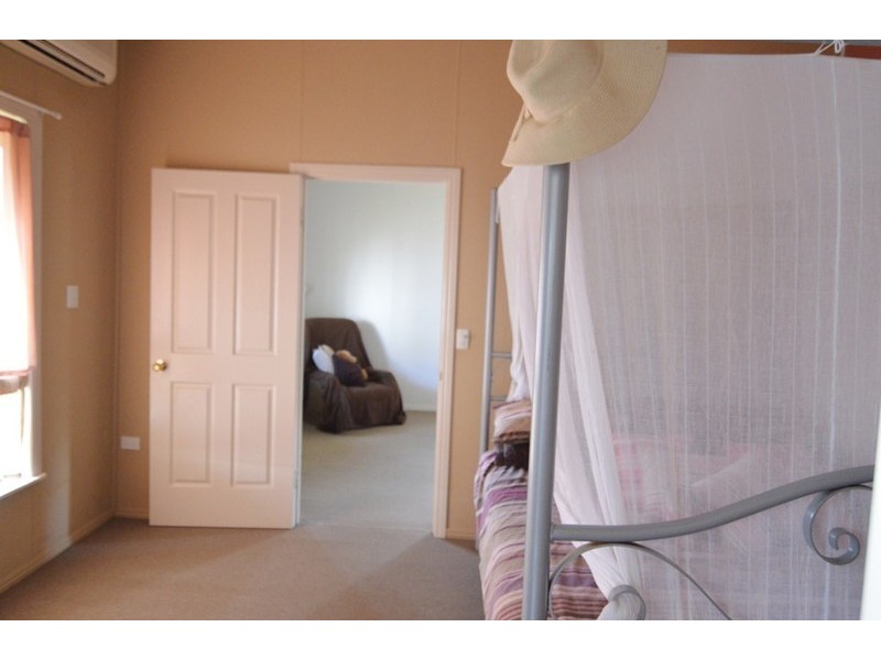 23 Black St, Mount Morgan QLD 4714