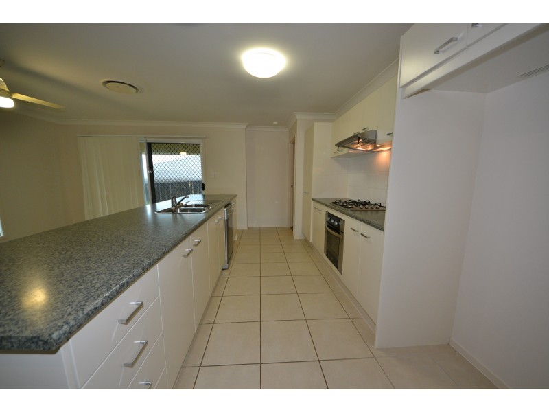 15 Thomas St, Gracemere QLD 4702