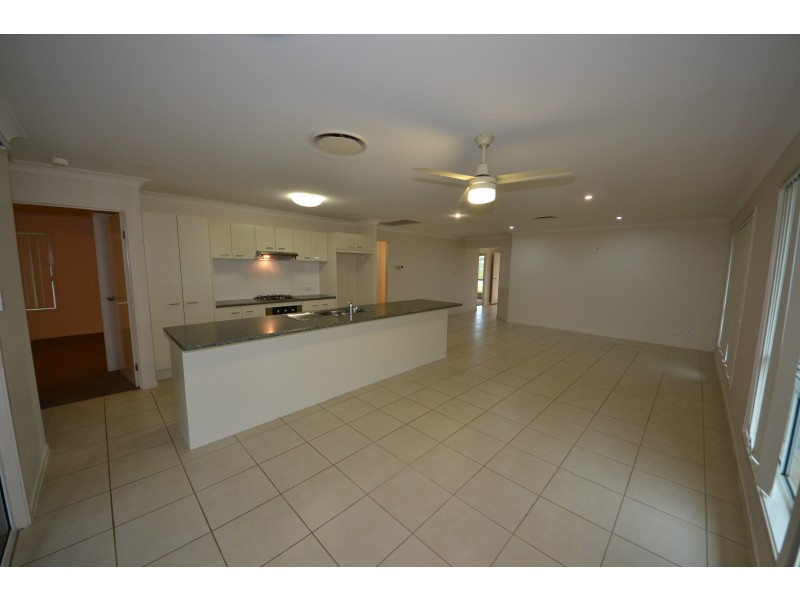 15 Thomas St, Gracemere QLD 4702