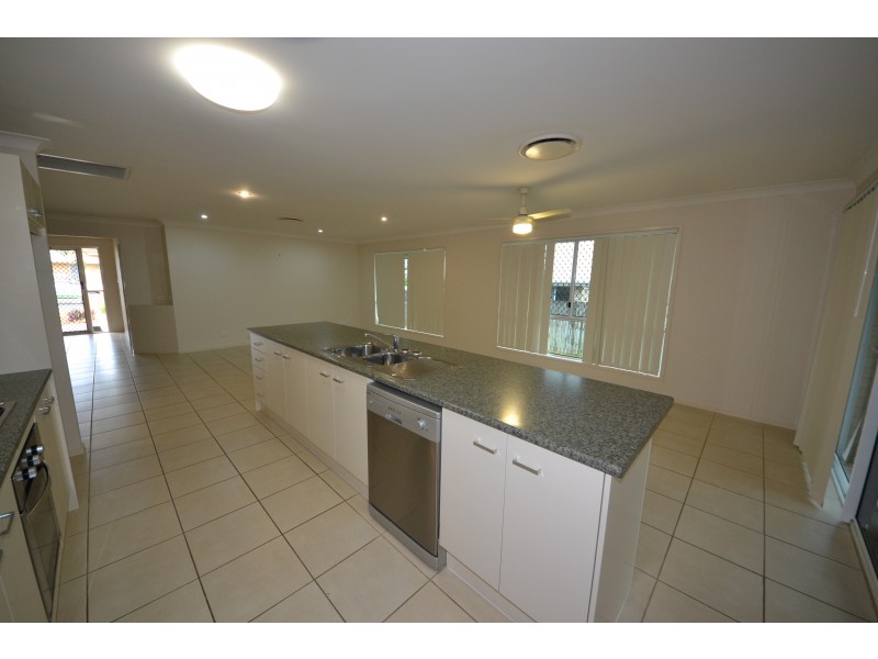 15 Thomas St, Gracemere QLD 4702