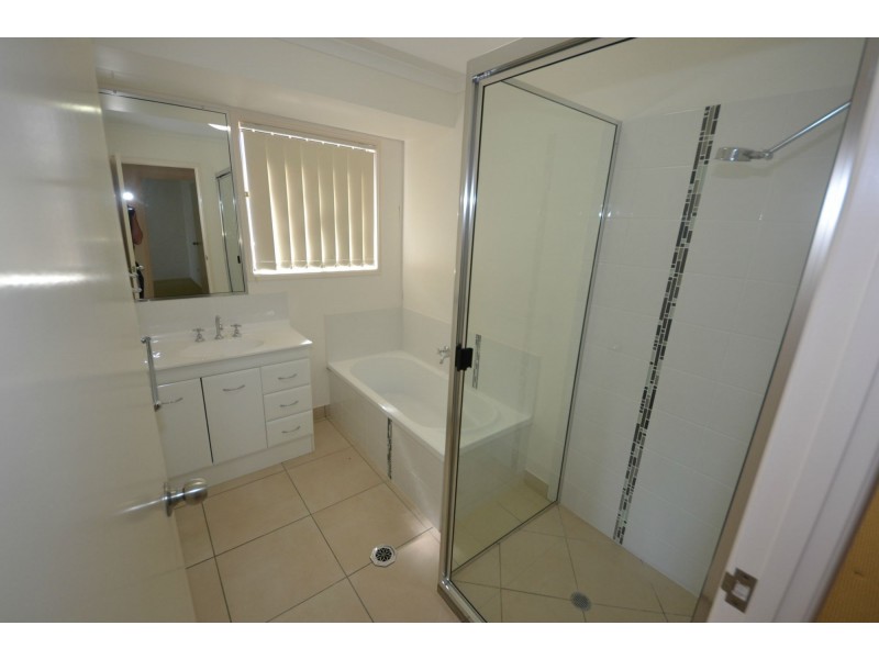 10 Rosella Drive, Gracemere QLD 4702