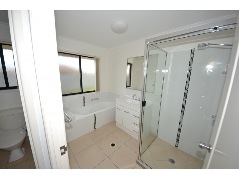 8 Koolamarra Drive, Gracemere QLD 4702