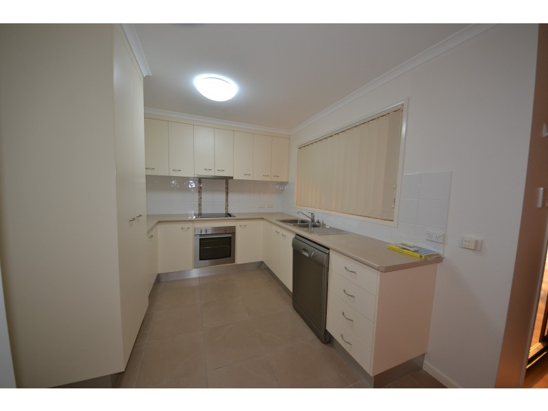 4 Chatterton Bvd, Gracemere QLD 4702