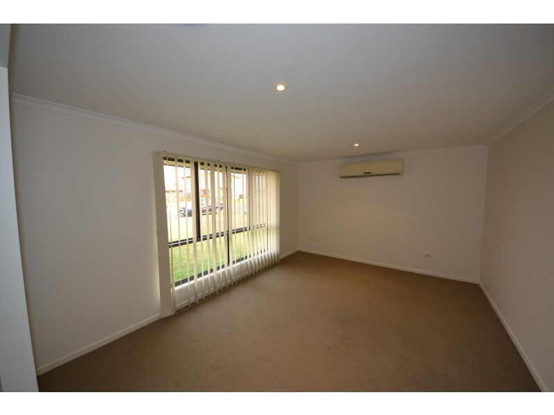 4 Chatterton Bvd, Gracemere QLD 4702