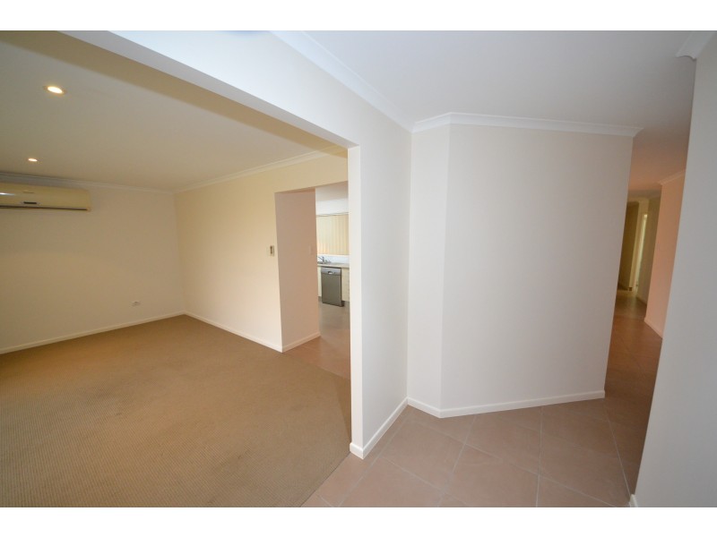 4 Chatterton Bvd, Gracemere QLD 4702