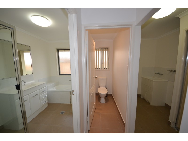 4 Chatterton Bvd, Gracemere QLD 4702