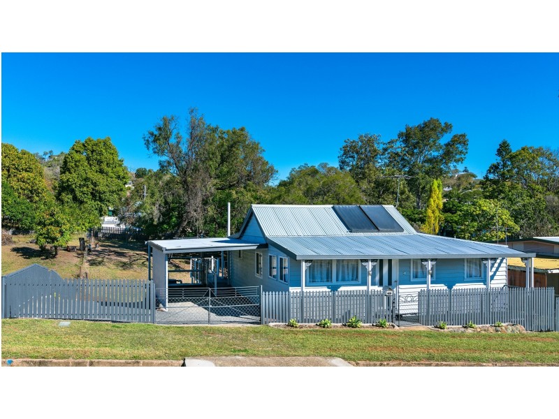 62 Hall St, Mount Morgan QLD 4714