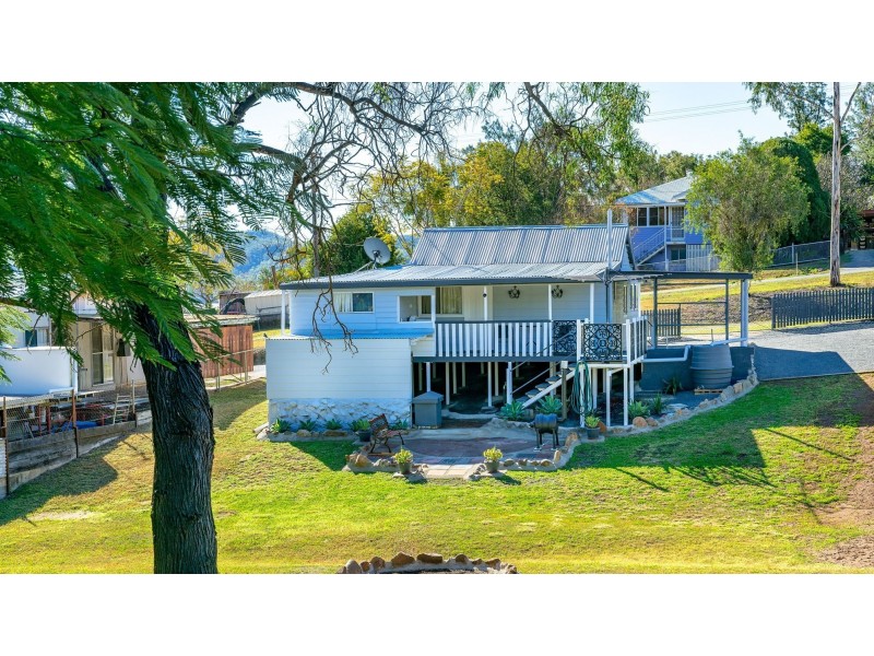 62 Hall St, Mount Morgan QLD 4714