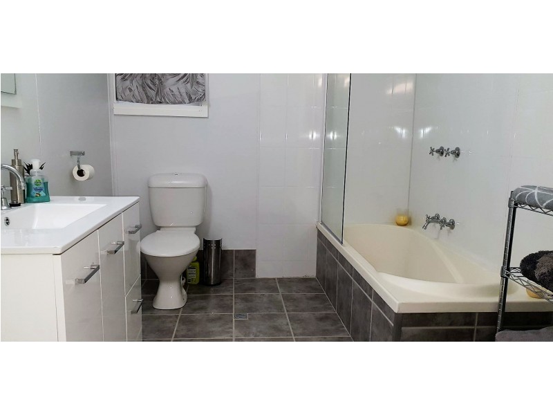 62 Hall St, Mount Morgan QLD 4714