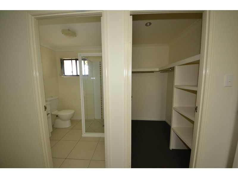 1 Wara Pl, Gracemere QLD 4702