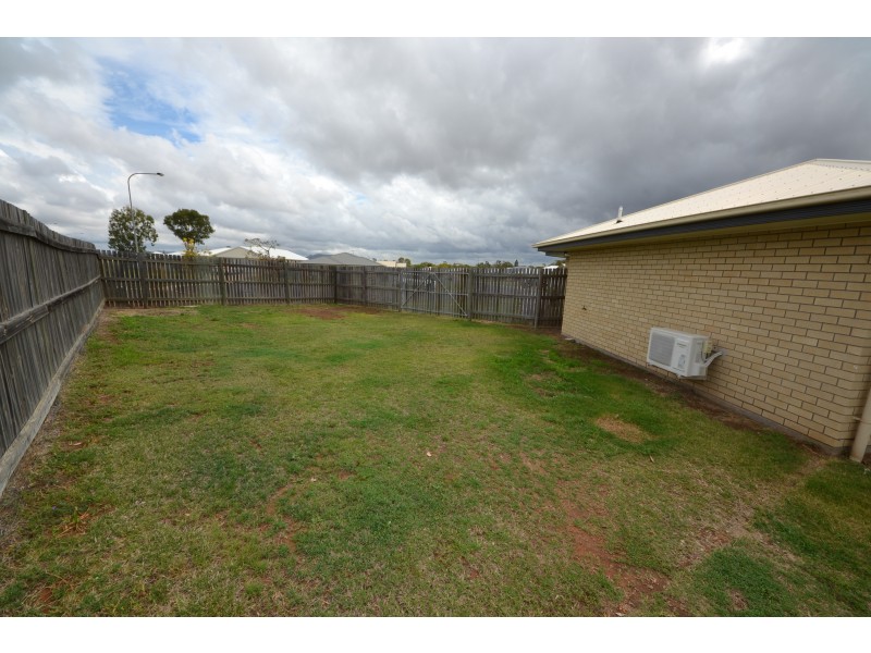 1 Wara Pl, Gracemere QLD 4702