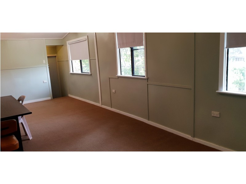 22 West St, Mount Morgan QLD 4714
