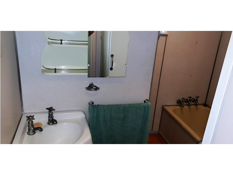 22 West St, Mount Morgan QLD 4714