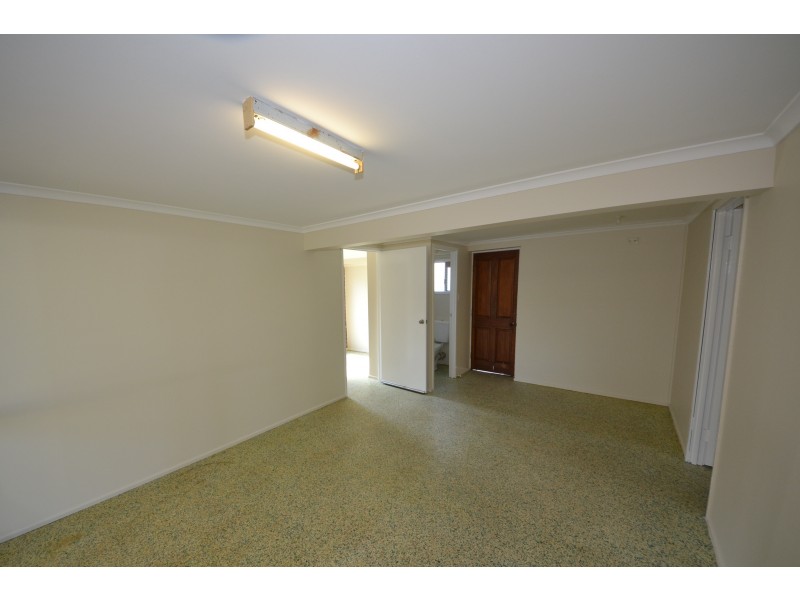 8 Perriman St, Gracemere QLD 4702