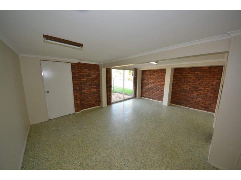 8 Perriman St, Gracemere QLD 4702