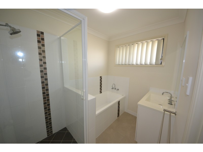 15 Cherryfield Rd, Gracemere QLD 4702