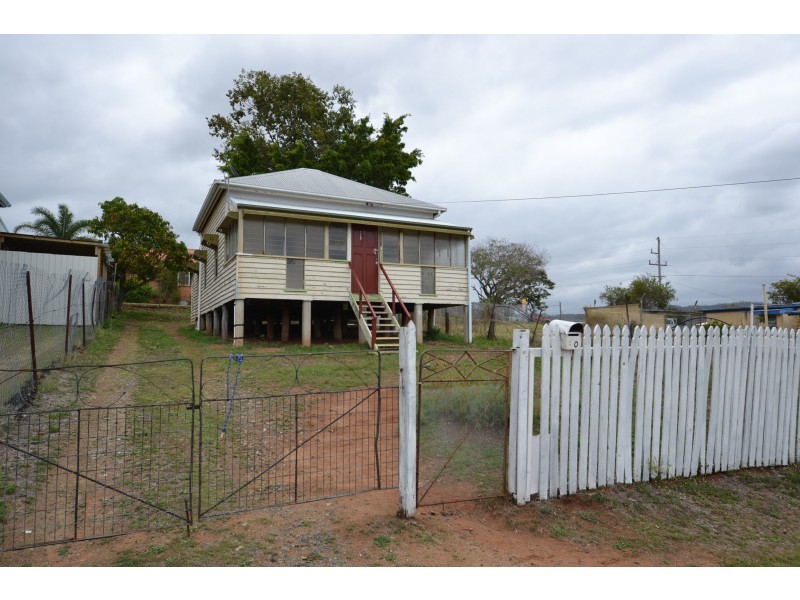 90 East St, Mount Morgan QLD 4714