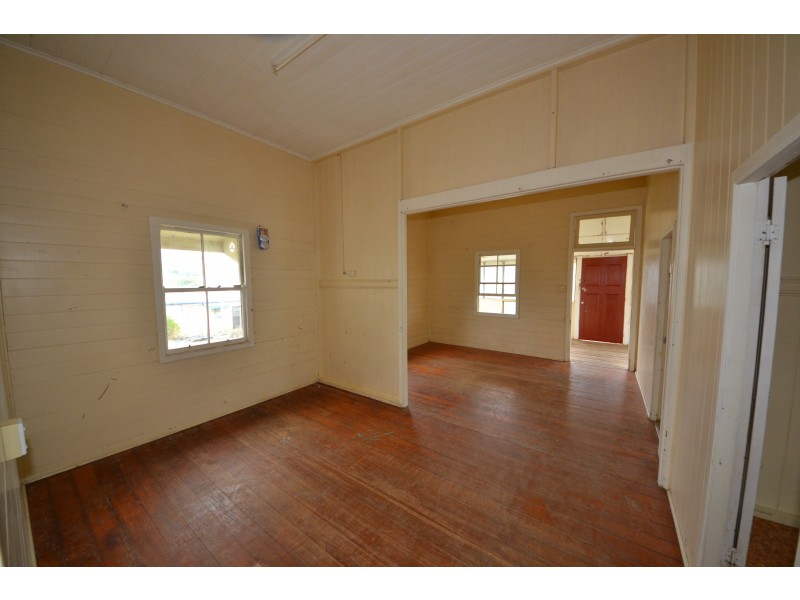 90 East St, Mount Morgan QLD 4714