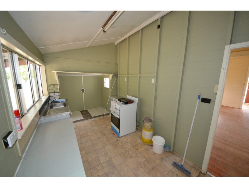 90 East St, Mount Morgan QLD 4714