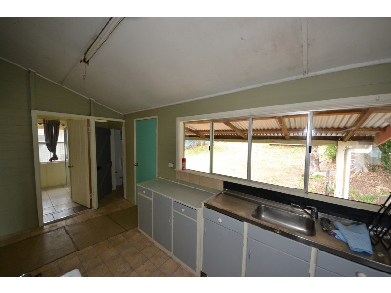 90 East St, Mount Morgan QLD 4714