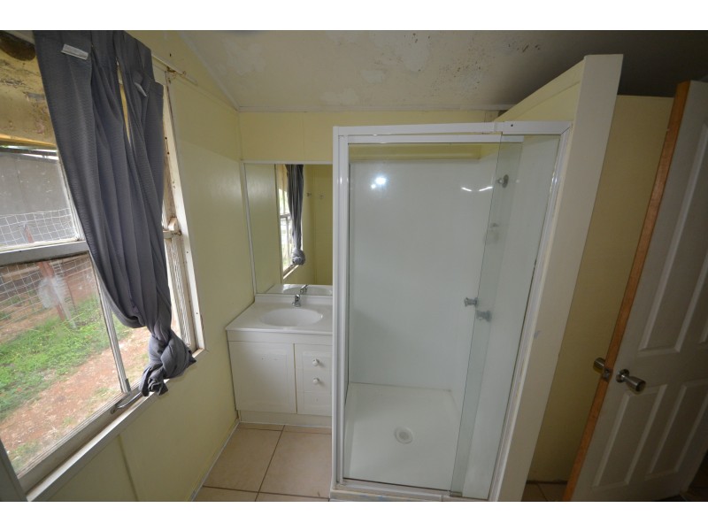 90 East St, Mount Morgan QLD 4714