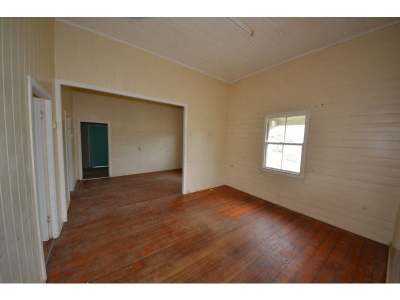 90 East St, Mount Morgan QLD 4714