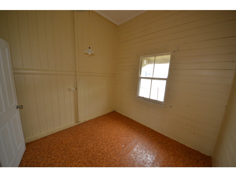 90 East St, Mount Morgan QLD 4714