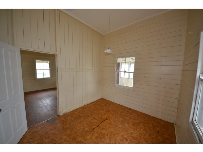 90 East St, Mount Morgan QLD 4714
