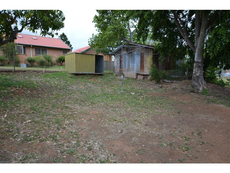90 East St, Mount Morgan QLD 4714