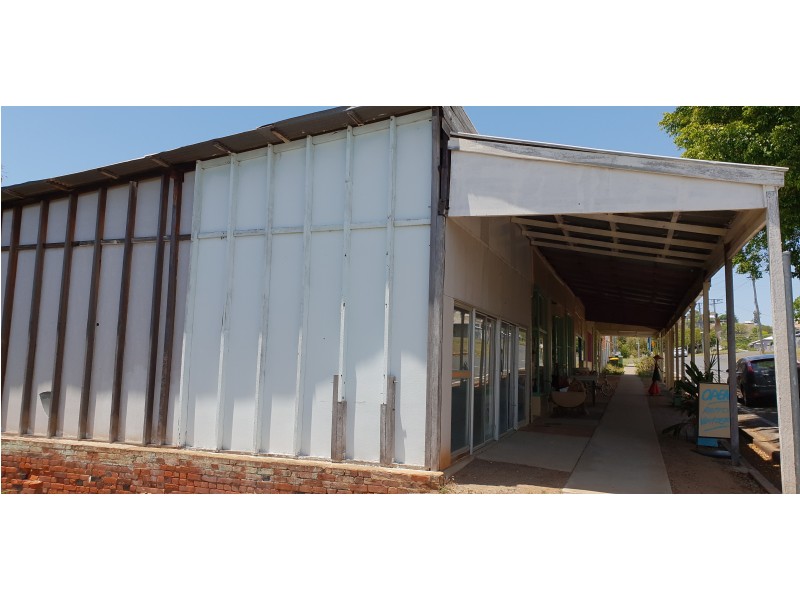 111 East St, Mount Morgan QLD 4714