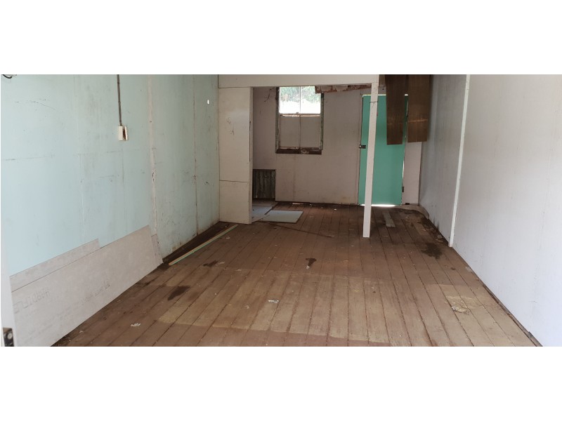 111 East St, Mount Morgan QLD 4714