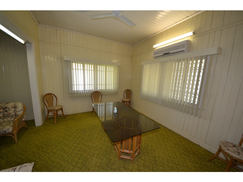 196 North St, West Rockhampton QLD 4700