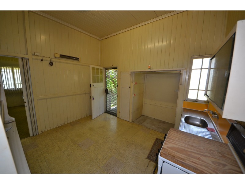 196 North St, West Rockhampton QLD 4700