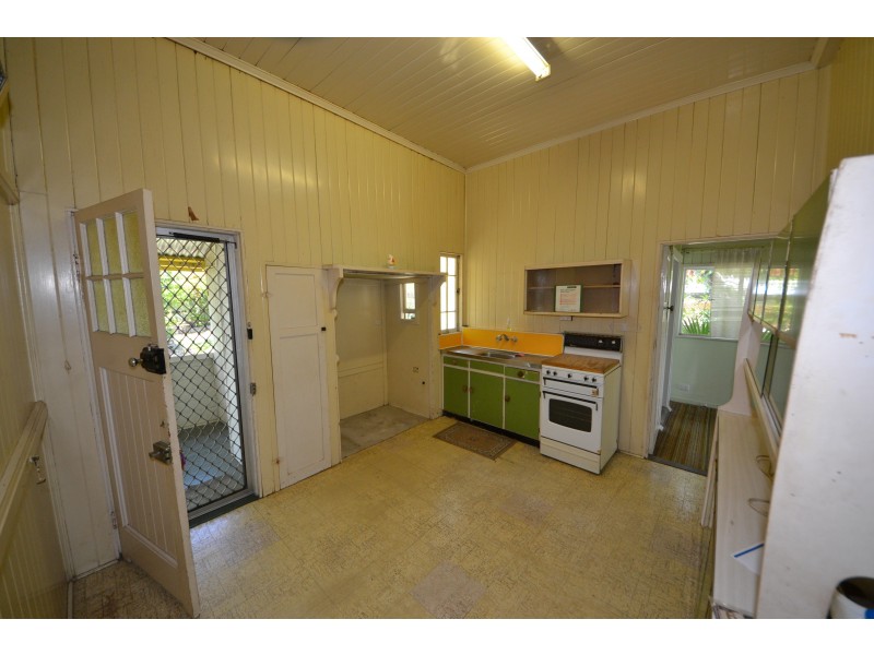 196 North St, West Rockhampton QLD 4700