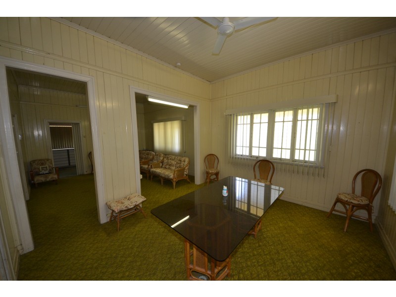 196 North St, West Rockhampton QLD 4700