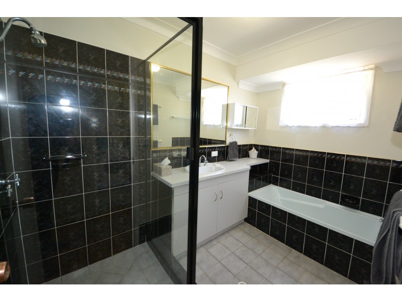 11 Labanka Cres, Gracemere QLD 4702