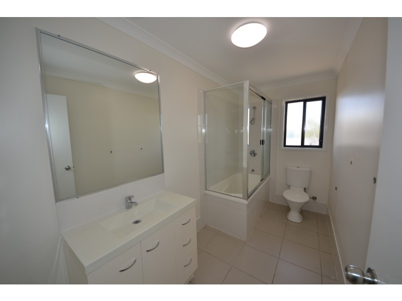 24 Viney St, Gracemere QLD 4702