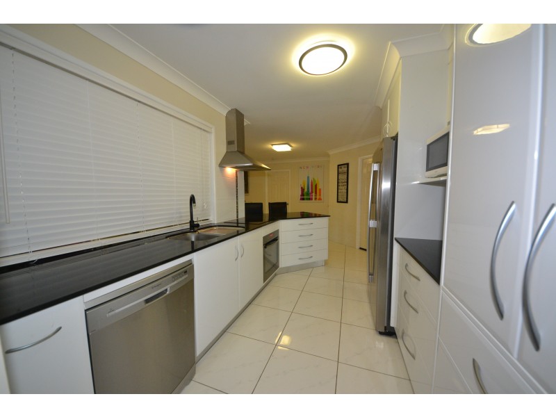 10 Lamb Ave, Gracemere QLD 4702