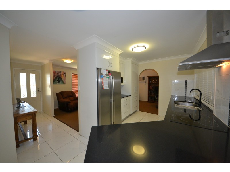 10 Lamb Ave, Gracemere QLD 4702