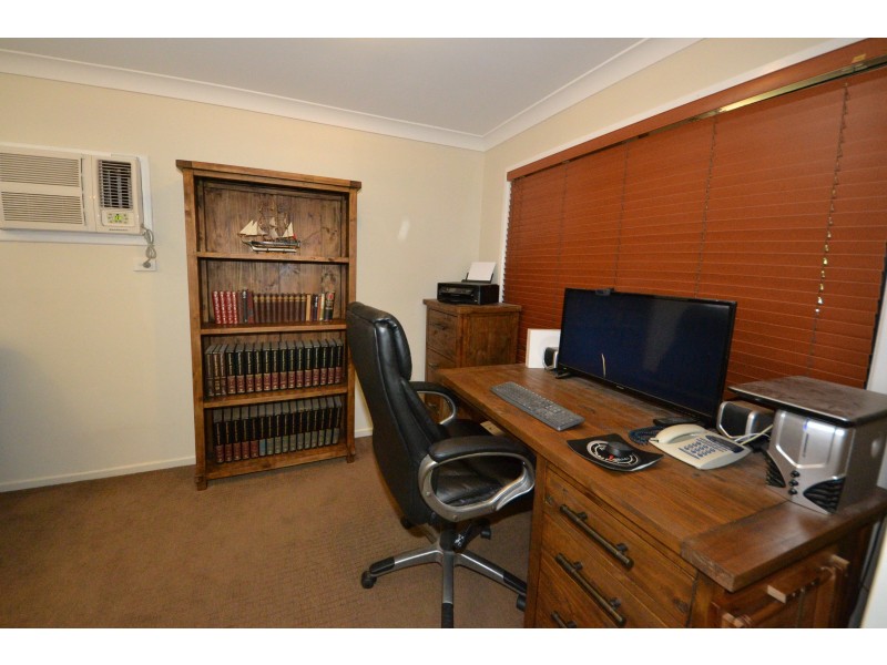 10 Lamb Ave, Gracemere QLD 4702