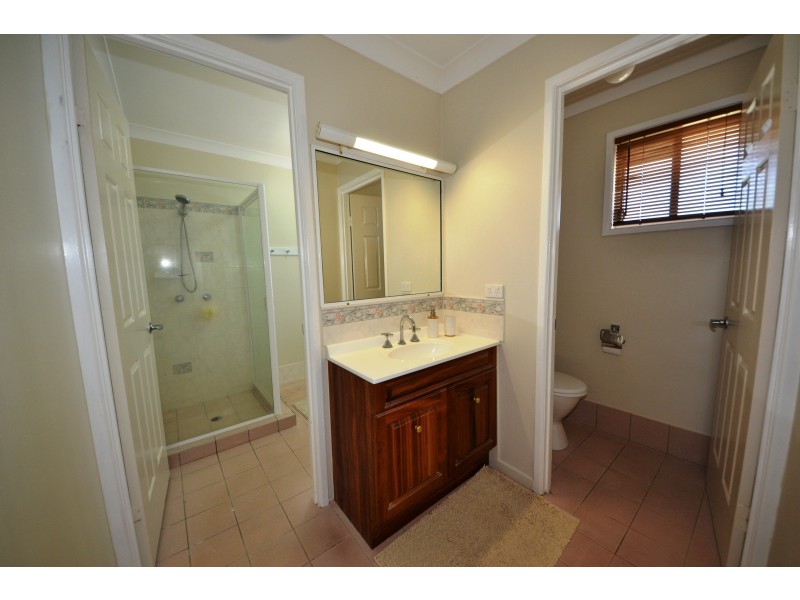 10 Lamb Ave, Gracemere QLD 4702