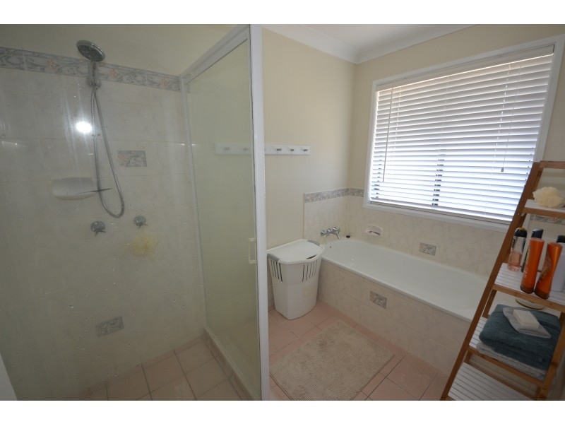 10 Lamb Ave, Gracemere QLD 4702