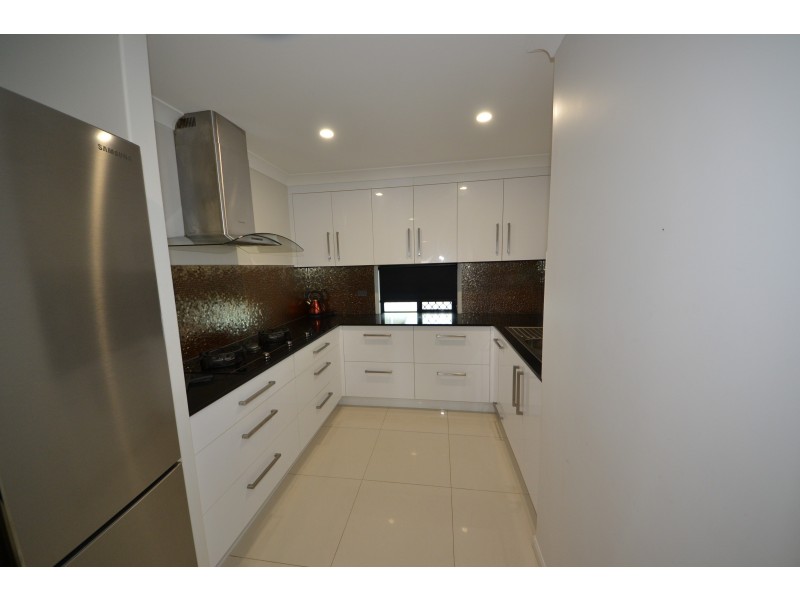 12 Anna Meares Ave, Gracemere QLD 4702