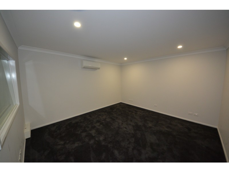 12 Anna Meares Ave, Gracemere QLD 4702