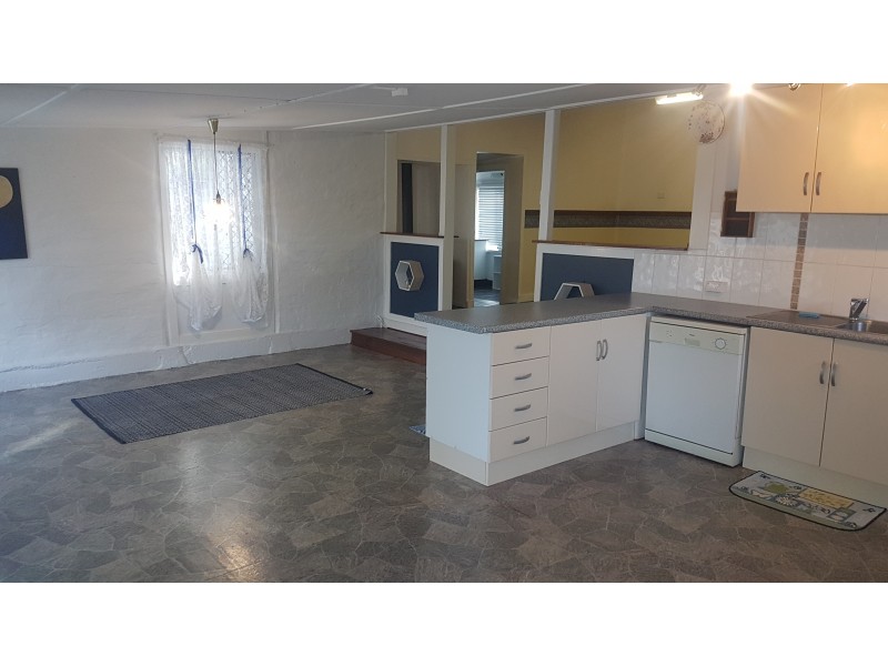 28 West St, Mount Morgan QLD 4714