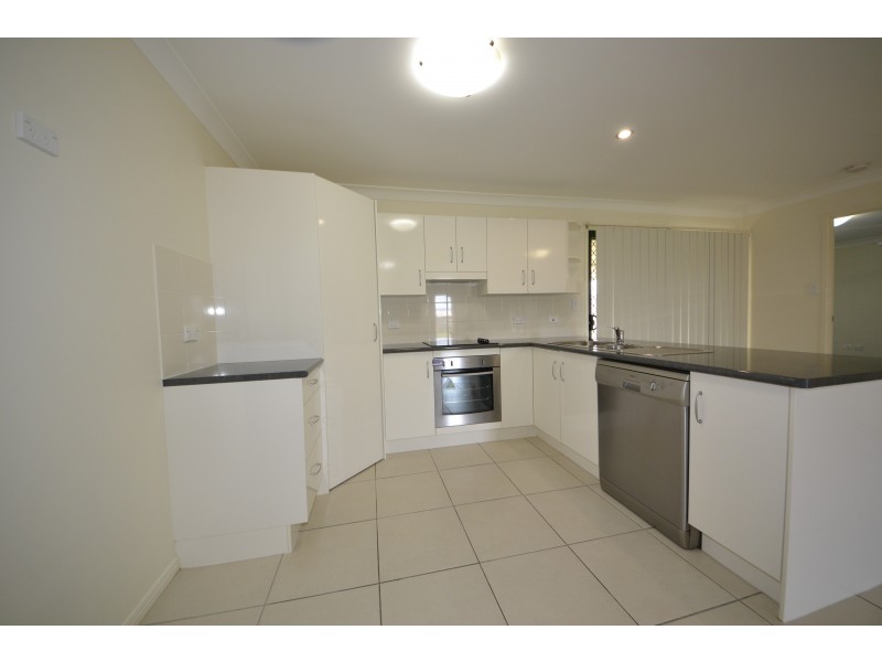1 Wara Pl, Gracemere QLD 4702