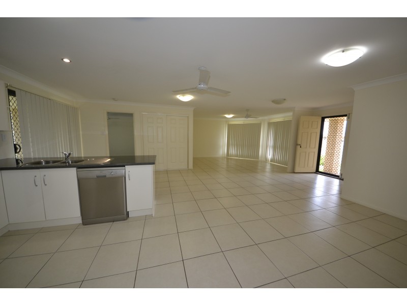 1 Wara Pl, Gracemere QLD 4702